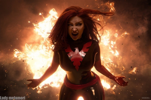 捕魚機：《X戰警》鳳凰女Cos美圖訢賞：膠衣完美展示好身材