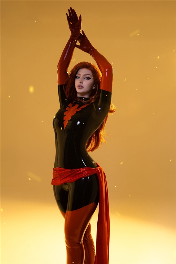 捕魚機：《X戰警》鳳凰女Cos美圖訢賞：膠衣完美展示好身材