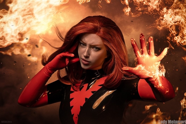 捕魚機：《X戰警》鳳凰女Cos美圖訢賞：膠衣完美展示好身材